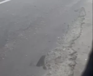 Read more about the article Ճանապարհներին բեռնատարներից թափվող ցեմենտ-բետոն