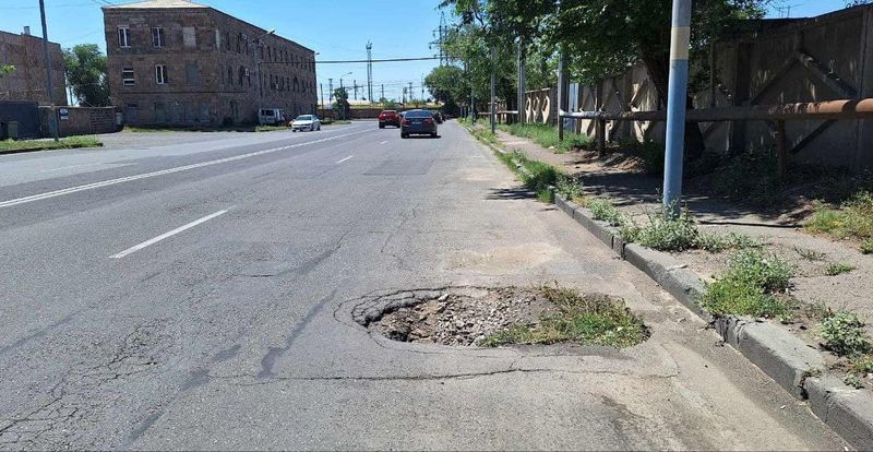 Քանդված ասֆալտ Այվազովսկու փողոցում