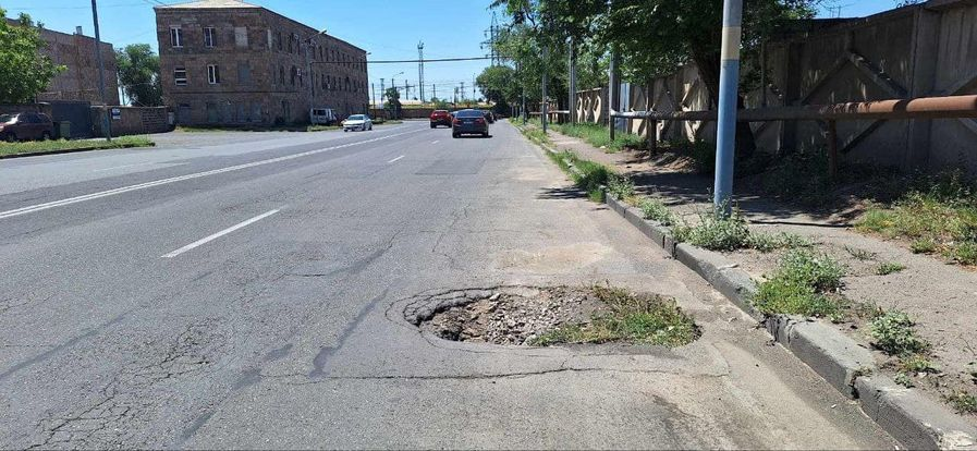 Read more about the article Քանդված ասֆալտ Այվազովսկու փողոցում